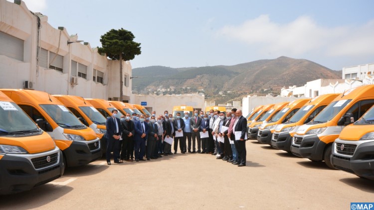 Al Hoceima / Communes : Remise de 18 bus scolaires et 7 ambulances