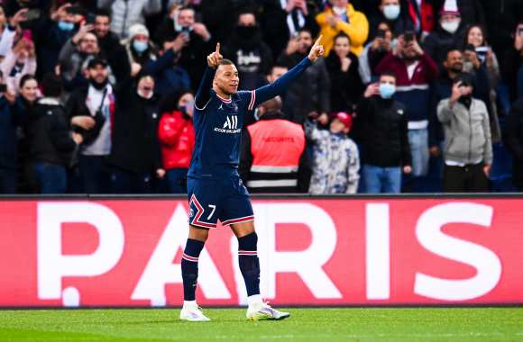 Ligue 1 : Mbappé reste, mais le Paris SG n'en a pas fini