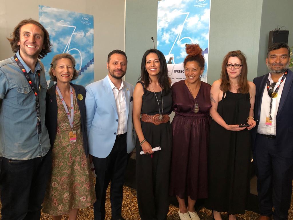 Cannes : "Le Bleu du Caftan" remporte le Prix FIPRESCI de la Critique Internationale. Cannes : "Le Bleu du Caftan" remporte le Prix FIPRESCI de la Critique Internationale.