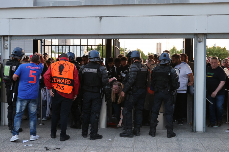 Comment les événements du Stade de France ont été traités: Un exemple à méditer par nos responsables