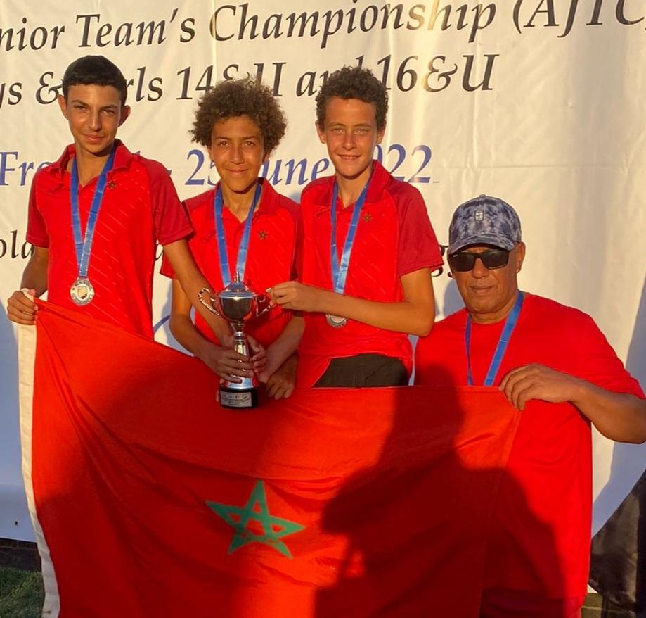 Les U14 et leur capitaine Hamid Abderrazak.