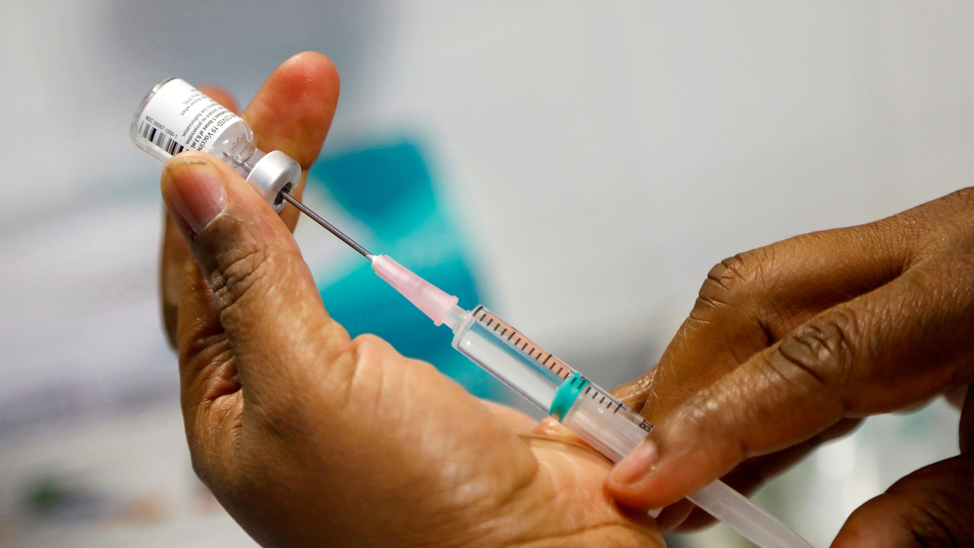Covid-19 : L’UE recommande un autre rappel de vaccin, la Chine étudie de nouvelles restrictions