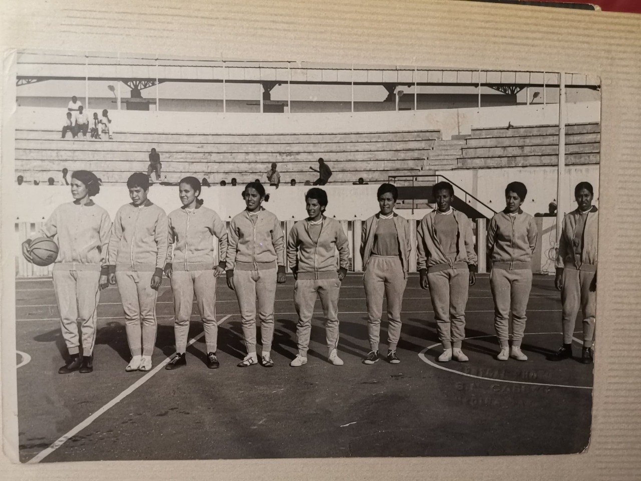 Zoubida Jbara deuxième à partir de la gauche. Zoubida Jbara deuxième à partir de la gauche.