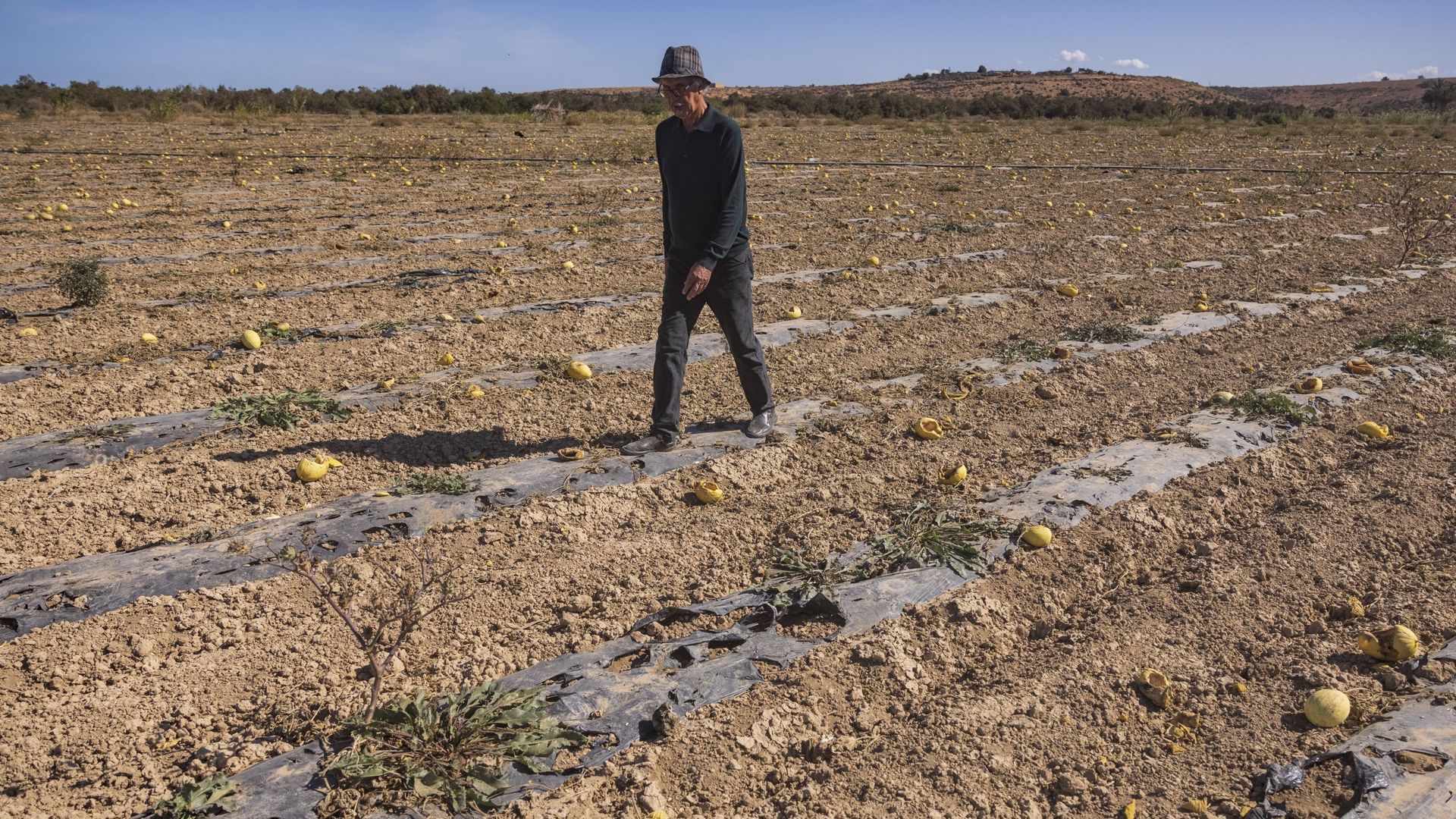 Face au manque d'eau, des villageois entre larmes et fatalisme (REPORTAGE)