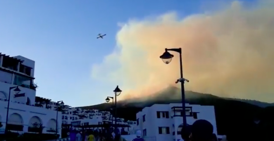 Feux de forêt : Cabo Negro en train de brûler Feux de forêt : Cabo Negro en train de brûler