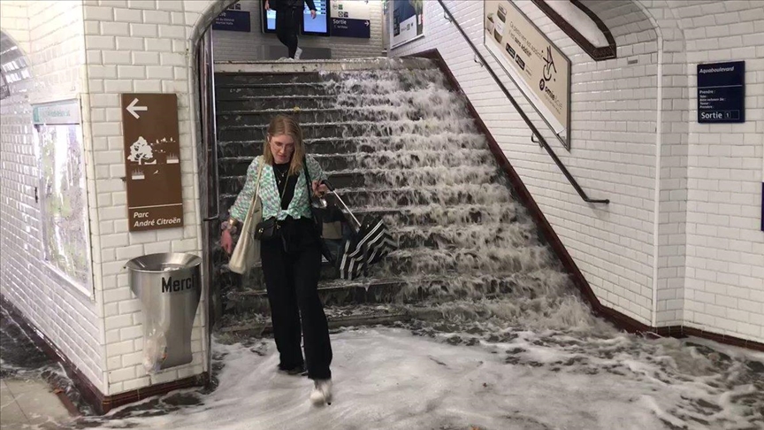 France : Des stations de métro noyées à Paris