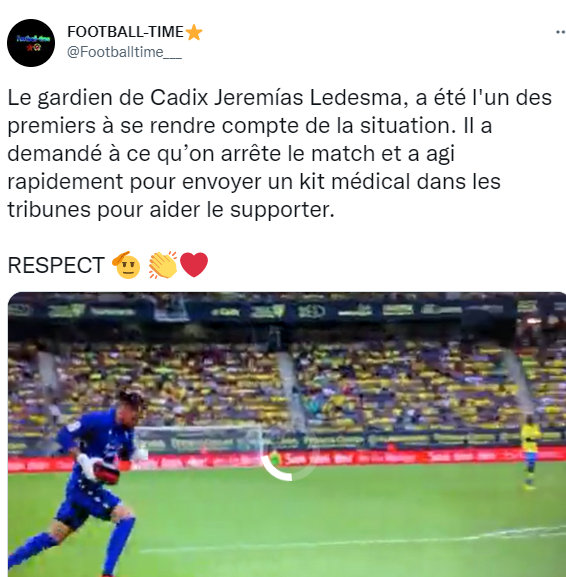 Liga : Cadix-Barça (0-4)  Le gardien de but de Cadix au secours d’un supporter victime d’un malaise cardiaque en tribunes ! Liga : Cadix-Barça (0-4)  Le gardien de but de Cadix au secours d’un supporter victime d’un malaise cardiaque en tribunes !
