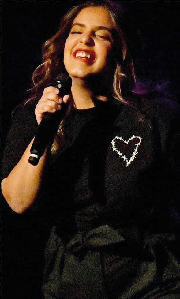 Spectacle : Des paillettes pour Inès Reg Spectacle : Des paillettes pour Inès Reg