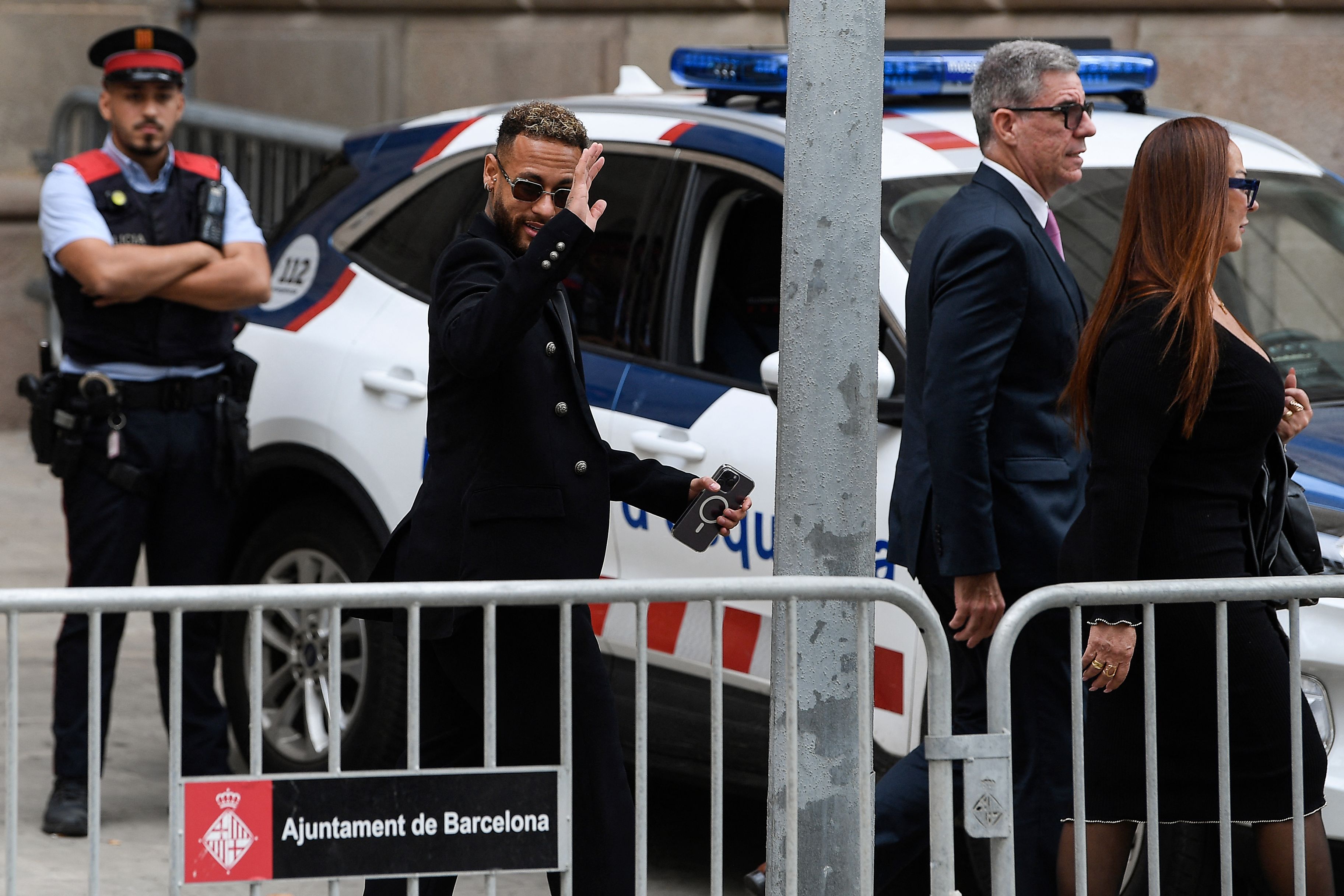 Neymar devant la justice espagnole : Accusé de corruption, il risque 2 ans de prison et 10 millions € d'amende Neymar devant la justice espagnole : Accusé de corruption, il risque 2 ans de prison et 10 millions € d'amende