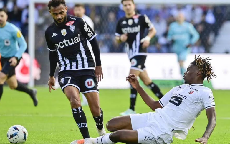 Equipe nationale:  Boufal touché au mollet