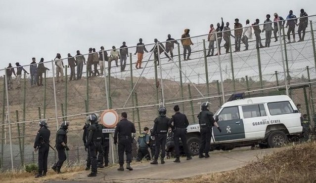 Frontières: Un assaut de migrants illégaux déjoué aux abords de Sebta