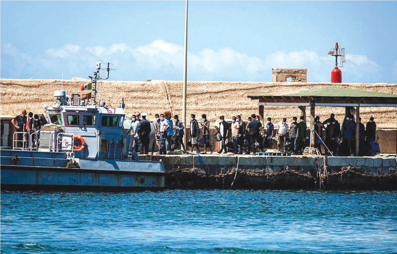 Migration : Appel pour le débarquement en Europe des personnes encore en mer