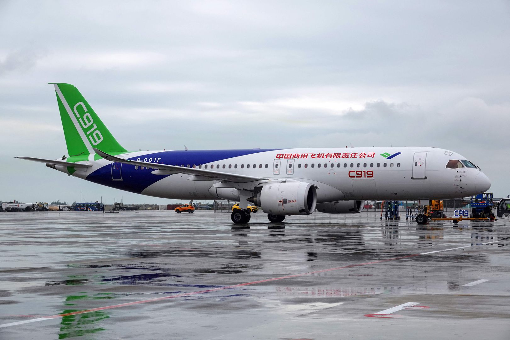 Chine : Le premier moyen-courrier C919 présenté au public Chine : Le premier moyen-courrier C919 présenté au public