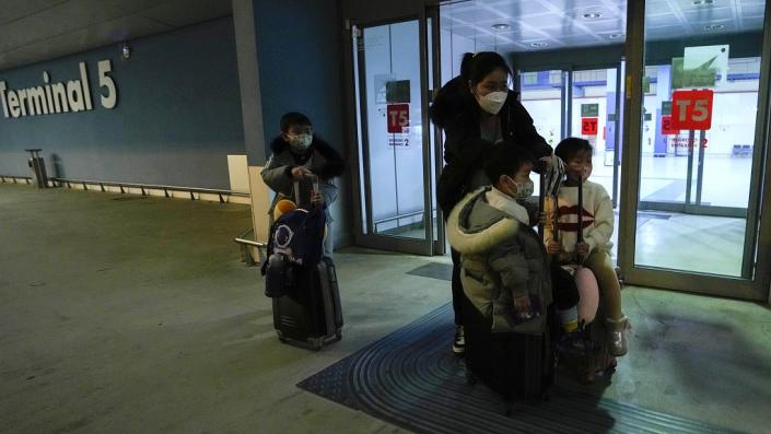 Multiplication des restrictions aux voyageurs provenant de Chine