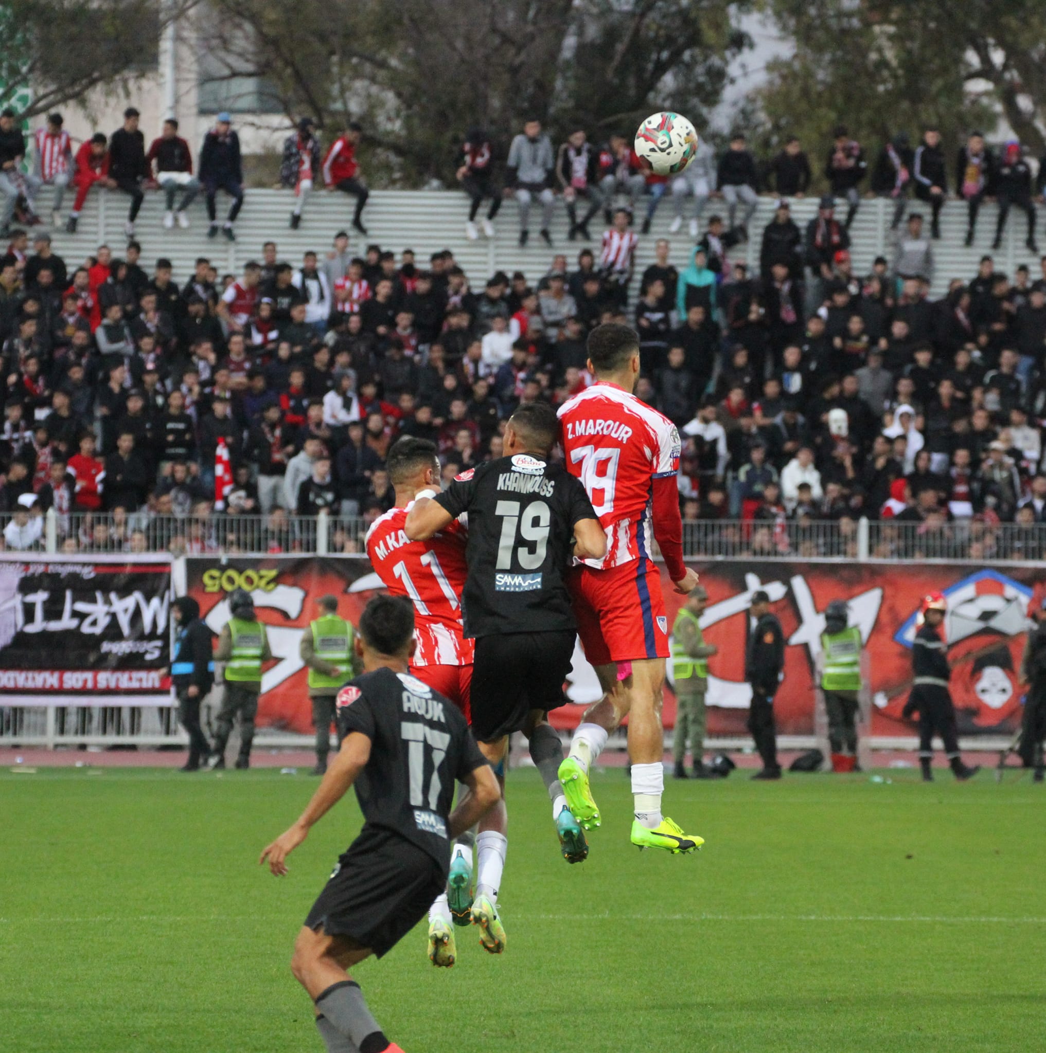 Botola D1 Clôture de la 11e journée : Première défaite de l’AS FAR et hooliganisme à Tétouan