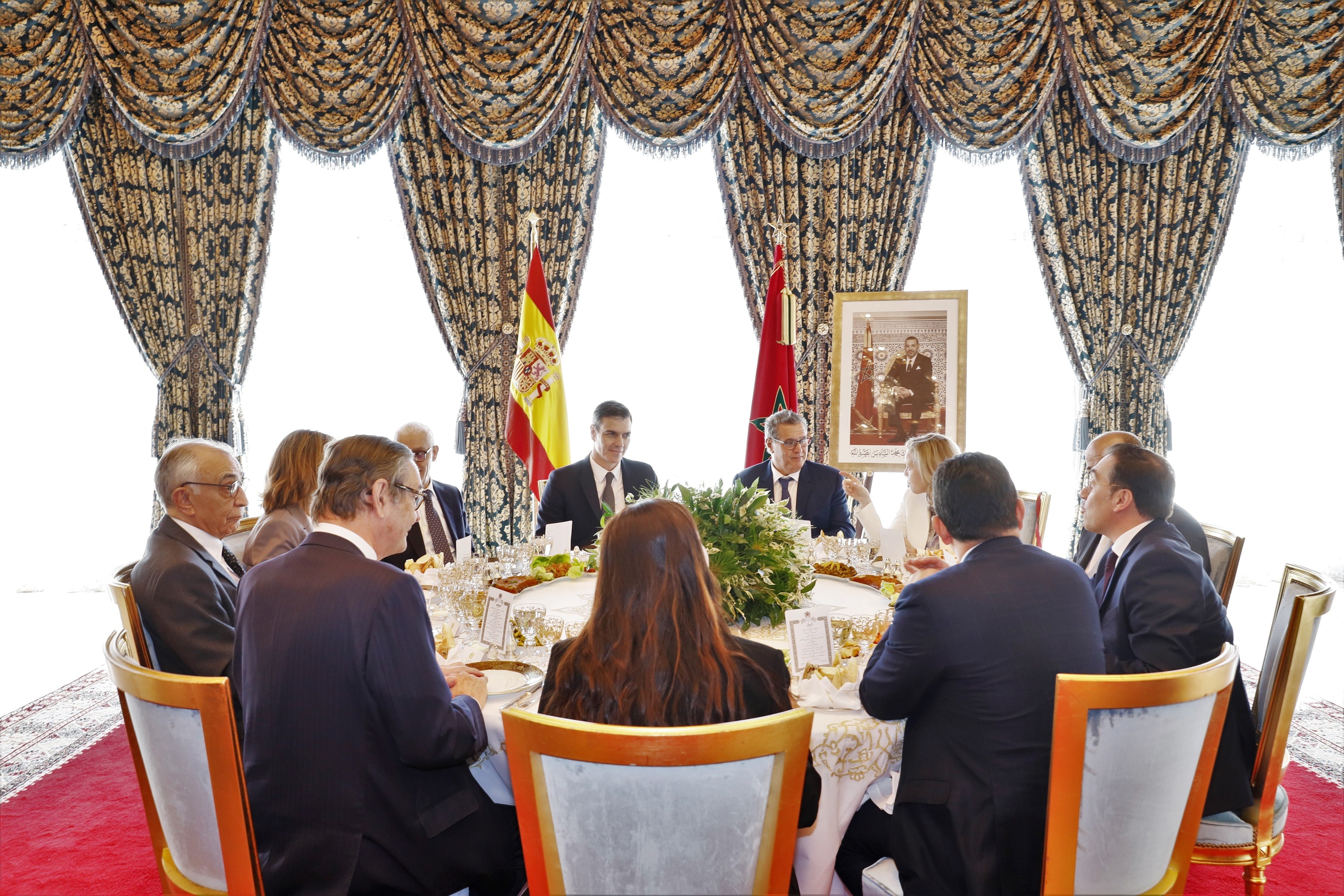 SM le Roi offre un déjeuner en l'honneur de la délégation espagnole