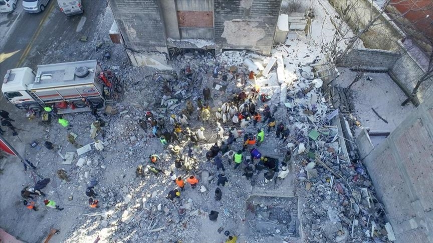 Tremblement de terre : Plus de 16.000 morts et des dizaines de milliers de blessés
