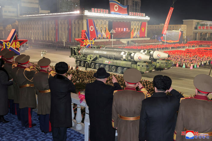 Corée du Nord : Un défilé avec un record de missiles
