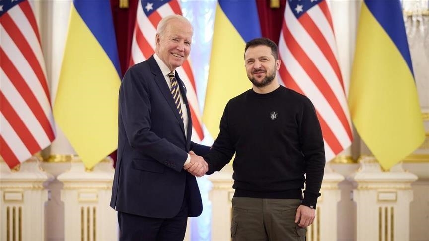 Guerre en Ukraine : En visite à Kiev, Biden annonce des armes supplémentaires à l'Ukraine