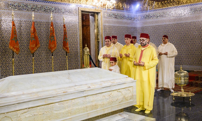 Sa Majesté le Roi commémore l'anniversaire de la disparition de Feu SM Mohammed V