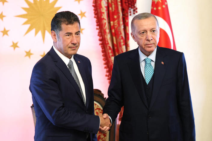 Présidentielle turque : Sinan Oğan soutient Erdoğan au second tour Présidentielle turque : Sinan Oğan soutient Erdoğan au second tour