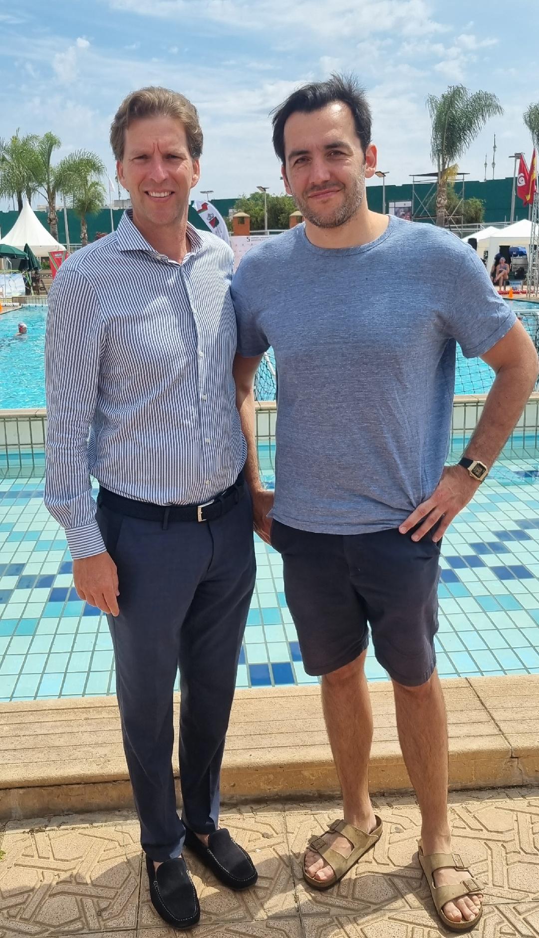 À droite, le Champion du monde Hongrois aux côtés de son ambassadeur à Rabat.