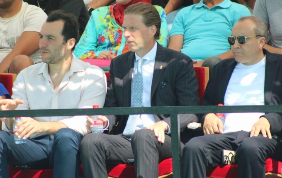 A gauche, l'ex champion du monde aux côtés de M. l'ambassadeur de le Hongrie et du président de l'U.S.Cheminots.