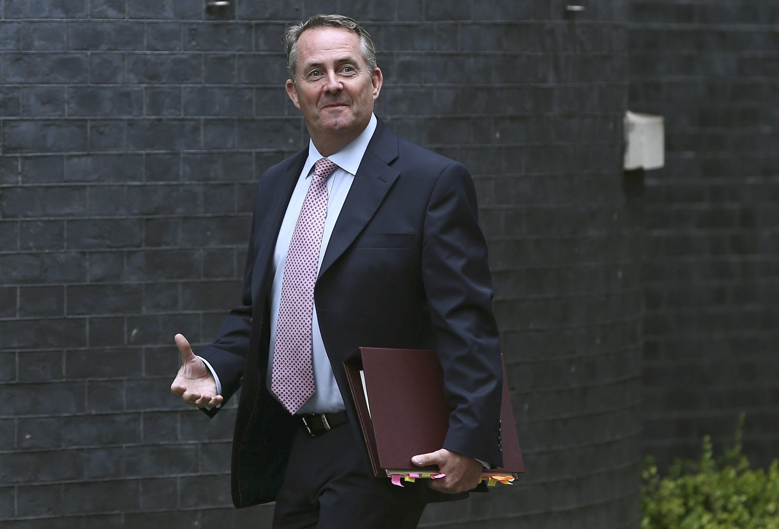 NEIL HALL / Reuters