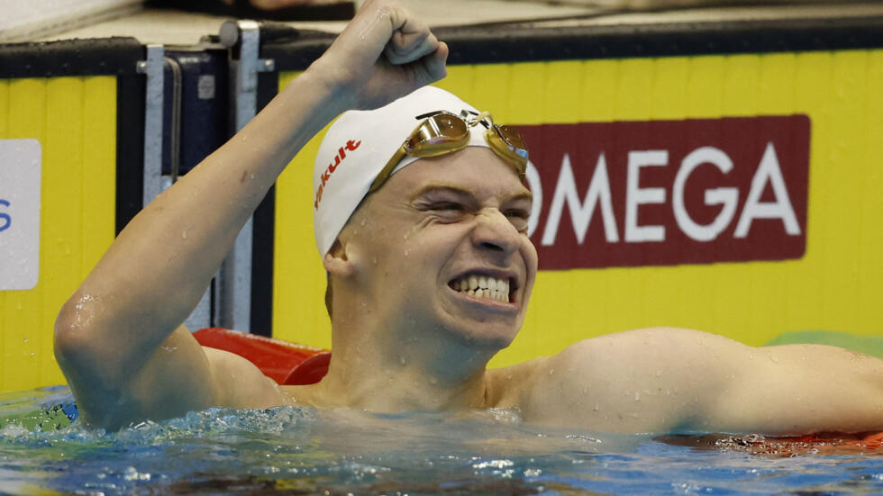 Mondiaux de natation: Léon Marchand bat le record de Phelps en 400m 4 nages