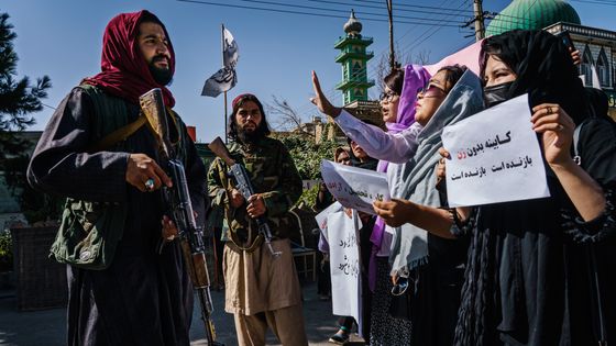 Afghanistan : Les Américains pressent les Talibans pour les droits des femmes