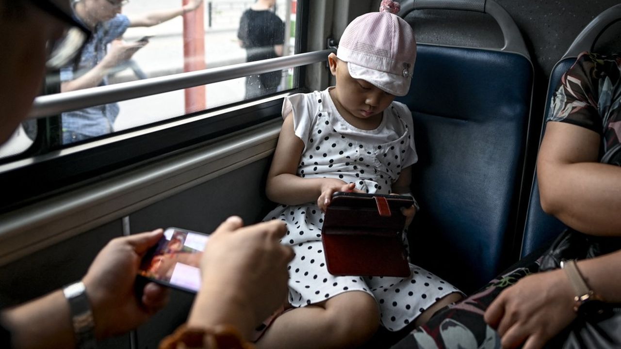 Addiction à Internet : La Chine veut interdire l'accès des mineurs à la toile bleue