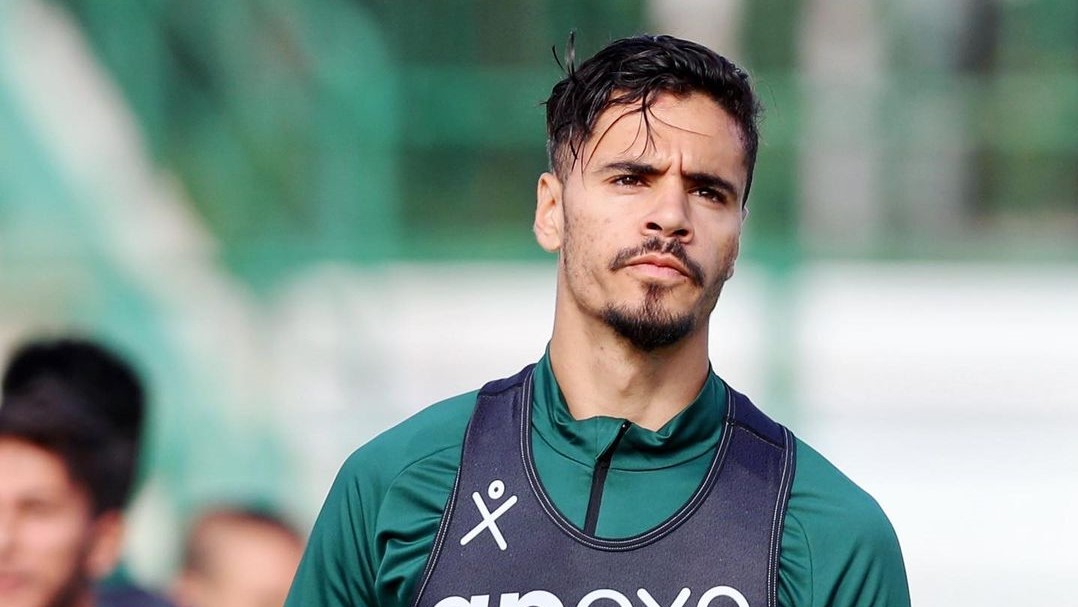 Mercato: Bentayg rejoint l’AS Saint-Étienne Mercato: Bentayg rejoint l’AS Saint-Étienne