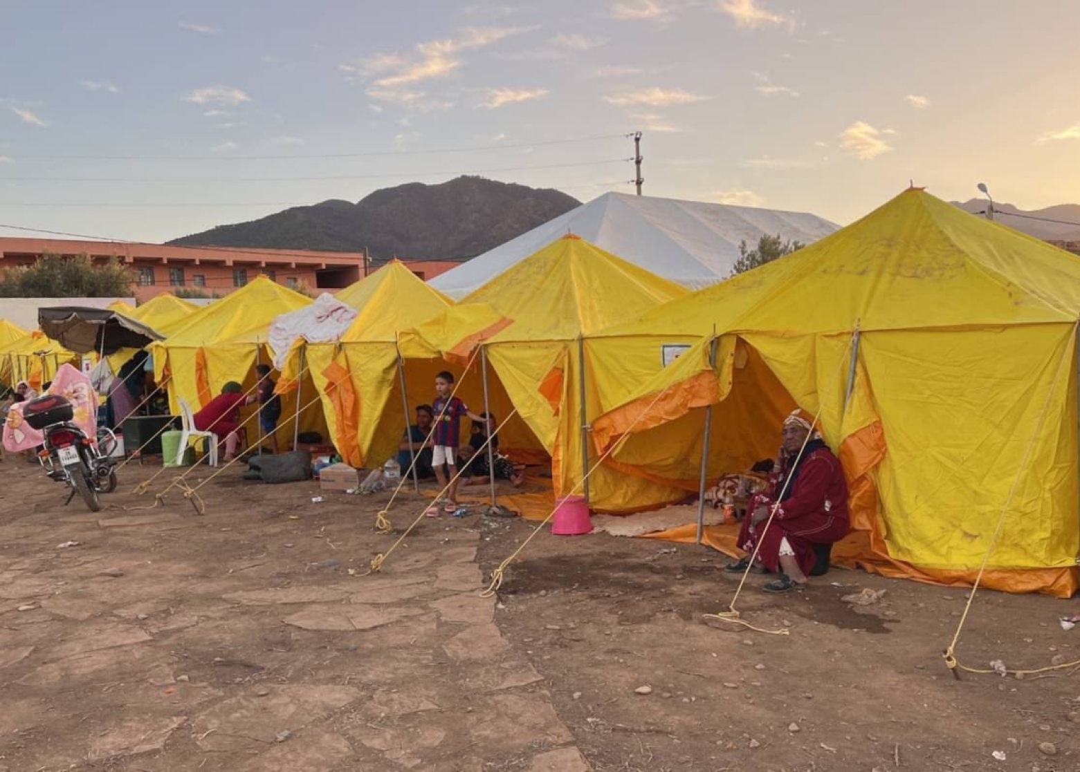 Villages sinistrés : Une journée avec les rescapés dans les camps d’hébergement
