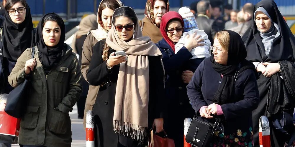 Port du voile en Iran : Téhéran durcit les sanctions contre les contrevenantes