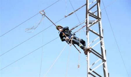 Al Haouz: Lancement d'une opération d’électrification des camps d'hébergement des sinistrés du séisme