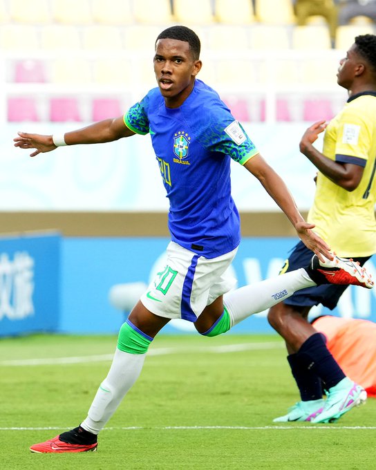 Estevao, double buteur et meilleur joueur du match
