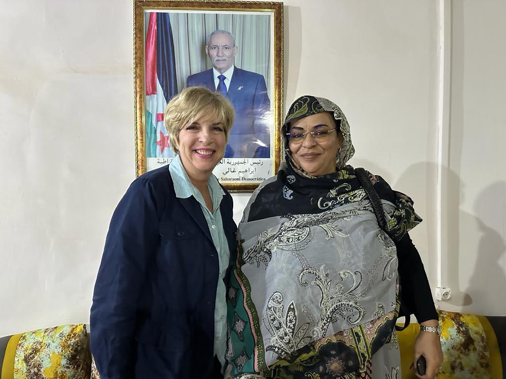 Tindouf : l'ambassadrice américaine en Algérie s'affiche ostensiblement avec une membre du polisario 