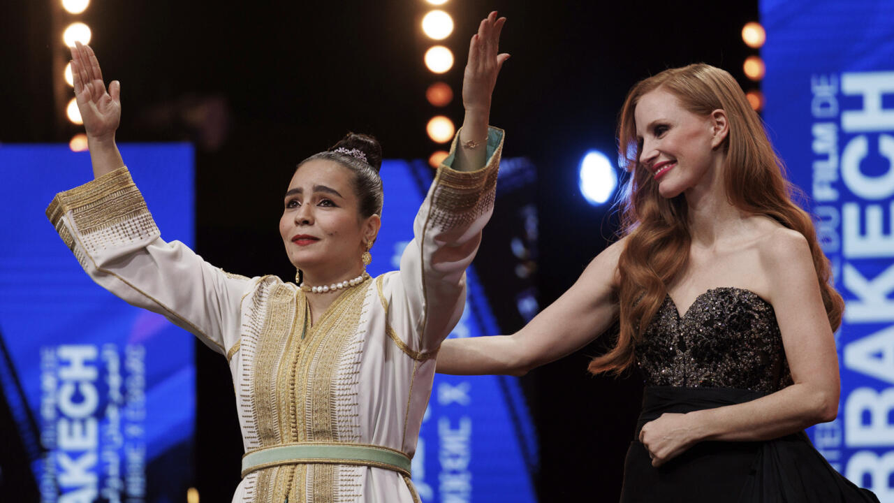 Asmae El Moudir et la présidente du jury du FIFM, Jessica Chestain.