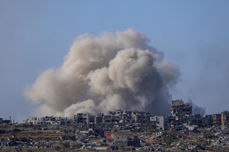 Nouvelles frappes israéliennes sur Gaza, appels aux négociations sur les otages