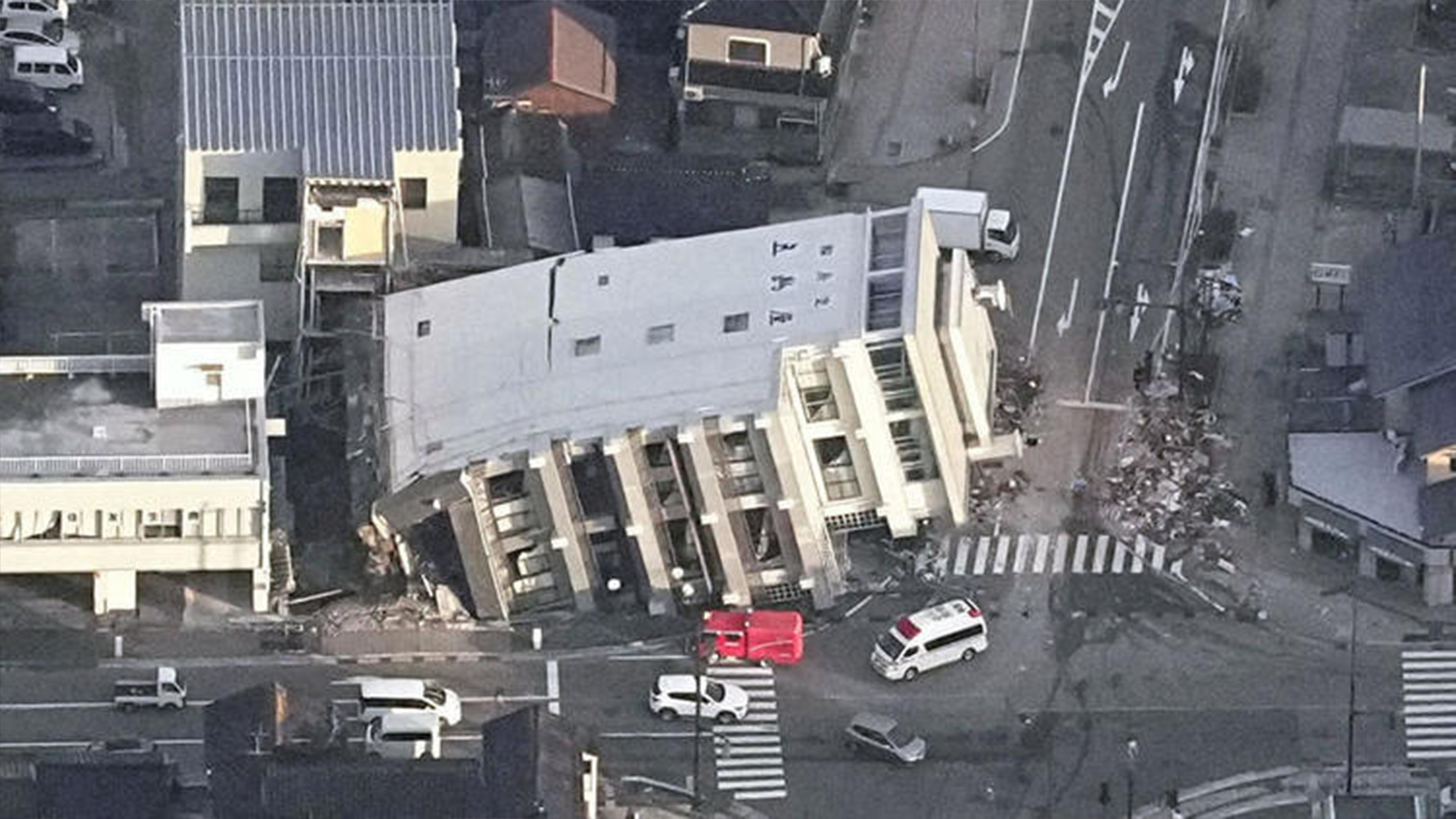 Séisme au Japon : L'espoir de retrouver des survivants s'amenuise Séisme au Japon : L'espoir de retrouver des survivants s'amenuise