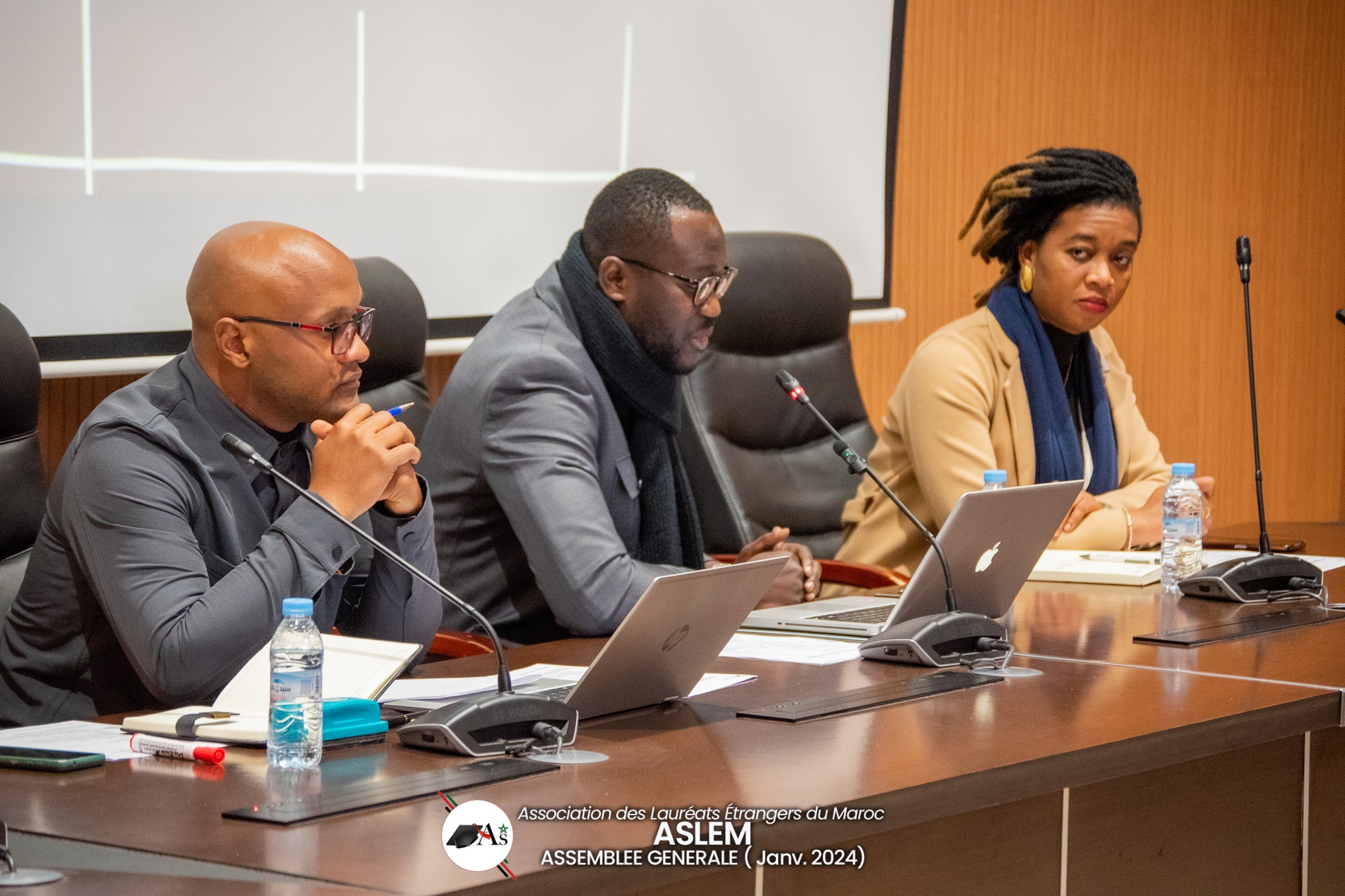 De gauche à droite : Mohamed Abdou Idriss, Doucouré Makan et N’guessan Michael Christel, respectivement Secrétaire général, Président et Trésorière générale de l’association de l’ASLEM.