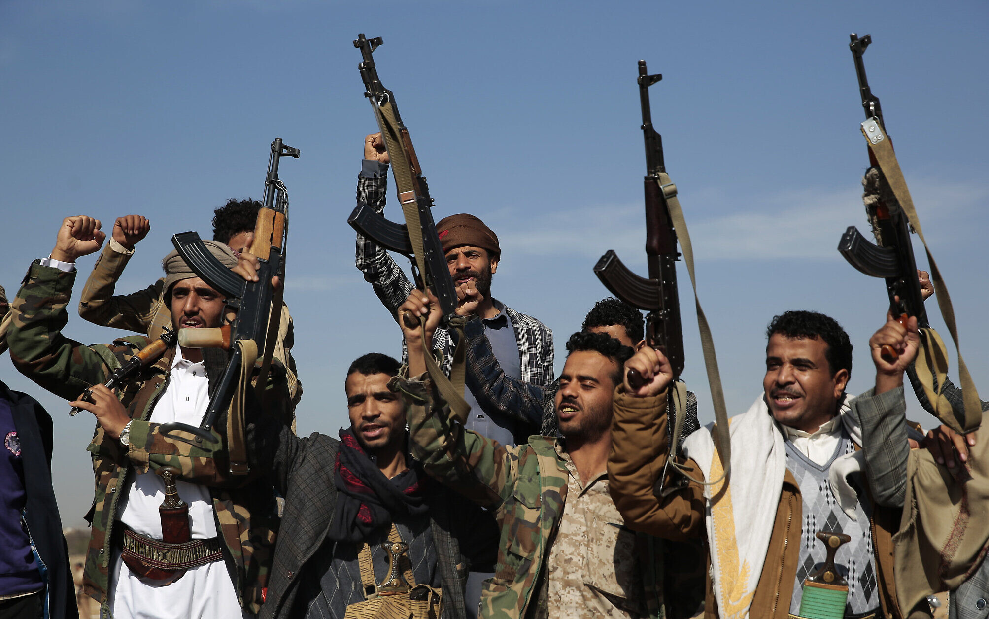 Yémen: les Etats-Unis annoncent une série de frappes contre les Houthis, nouvelle attaque en mer Rouge