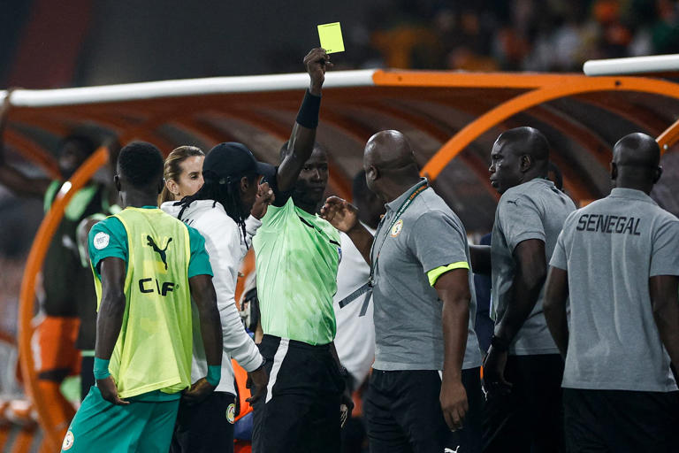 L'arbitre Gabonais Pierre Atcho lors du match Sénégal - Côte d'Ivoire