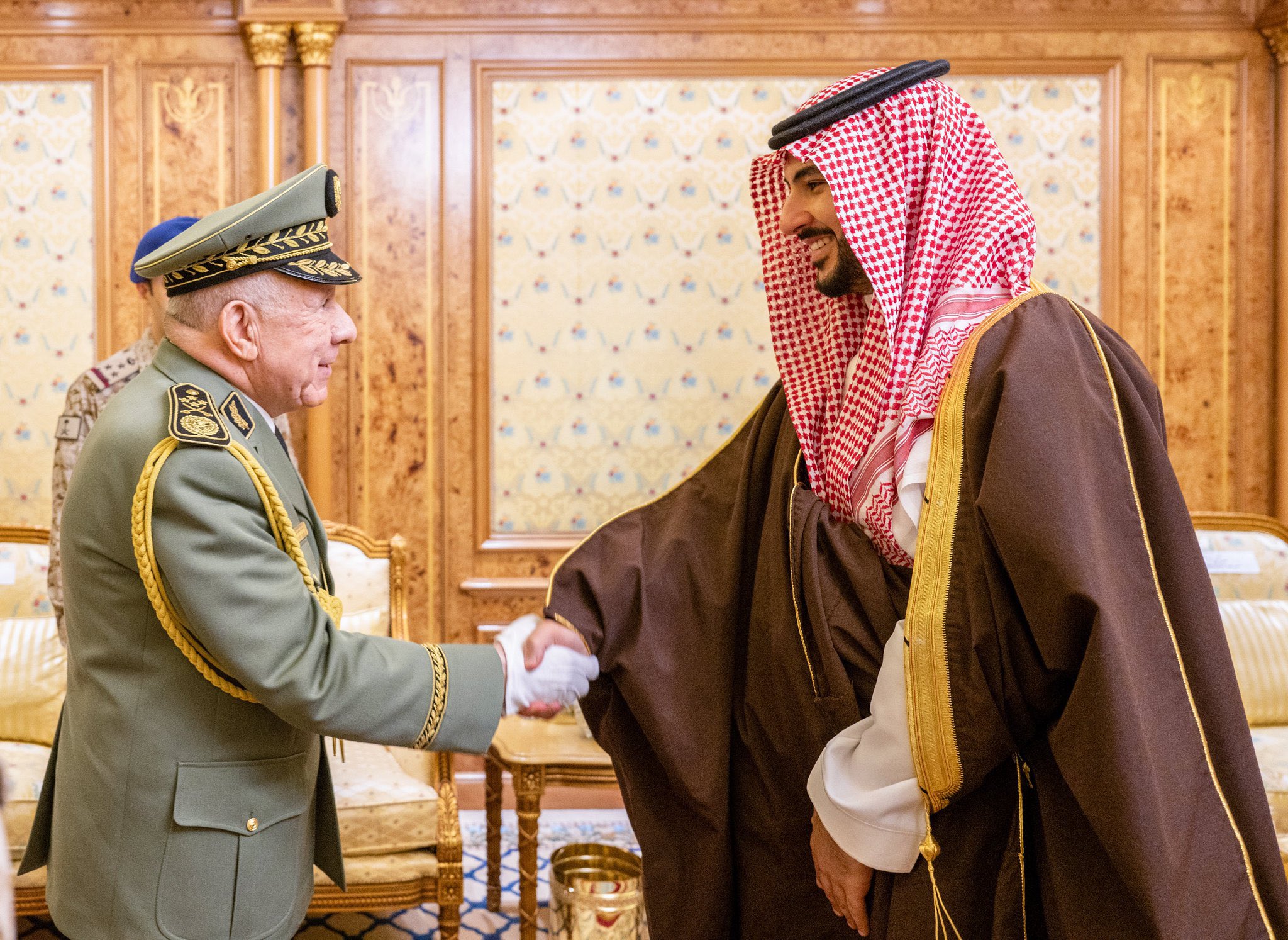 Algérie : Le général Chengriha au secours d’une diplomatie en déclin Algérie : Le général Chengriha au secours d’une diplomatie en déclin