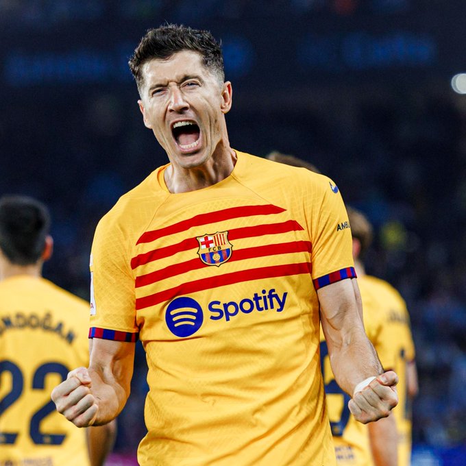 Le Barça vainqueur grace à un doublé de l'international polonais