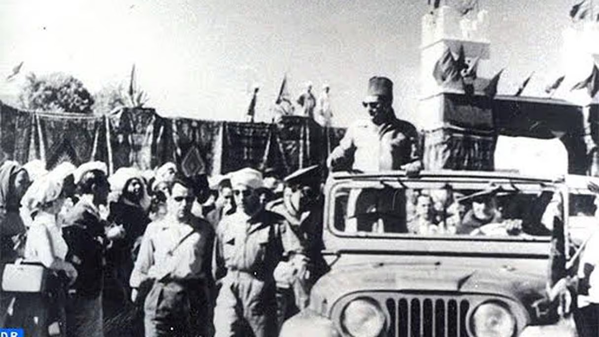Rétro-Verso : Il y a 66 ans, Feu Mohammed V se rendait à M’Hamid El Ghizlane