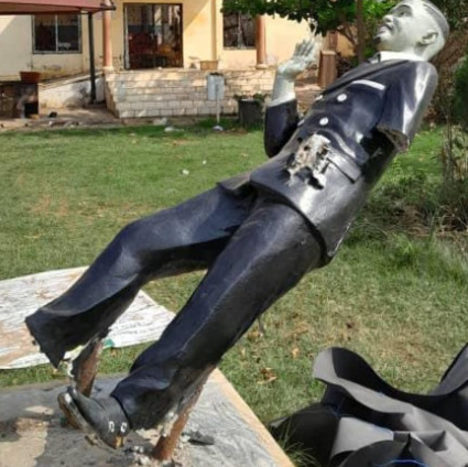 Cameroun :  Une statue d’Eto’o vandalisée