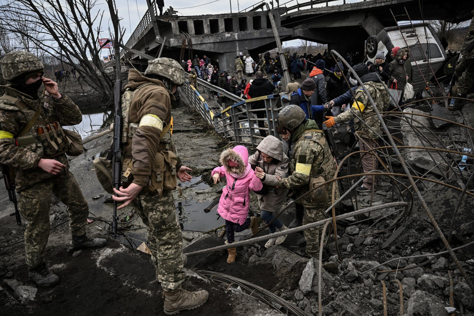 Des civils tués dans de nouveaux bombardements en Ukraine et en Russie