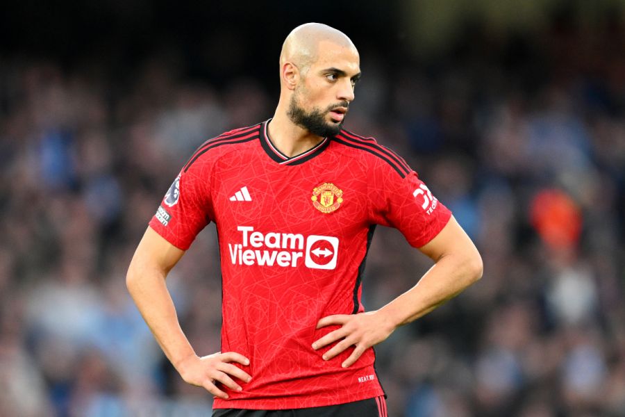 L'international marocain Sofyan Amrabat avec le maillot de Manchester United.