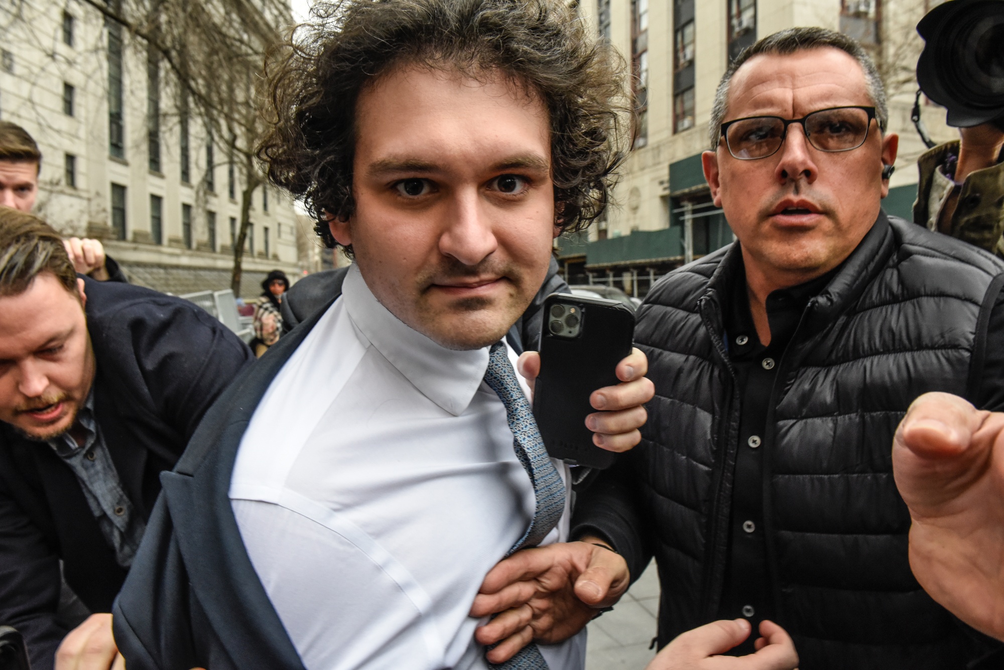 Cryptomonnaies: le fondateur de la plateforme d'échange FTX condamné à 25 ans de prison